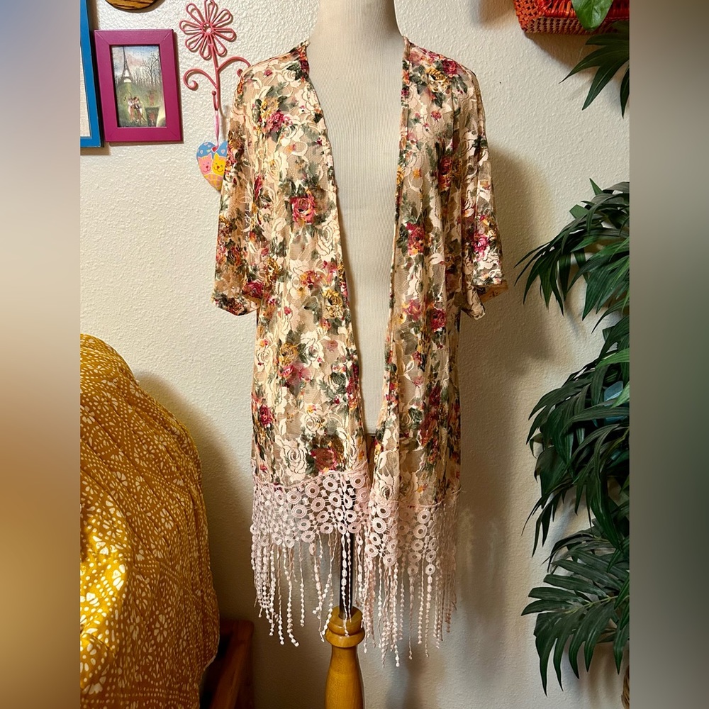 Size M floral tassel kimono cardigan